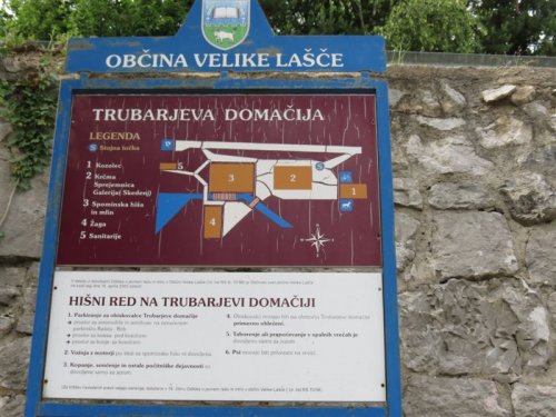Informacijska tabla na Trubarjevi domačiji